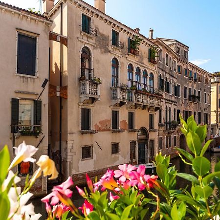 Ln Luxe Apartment Venice Canal View Kültér fotó